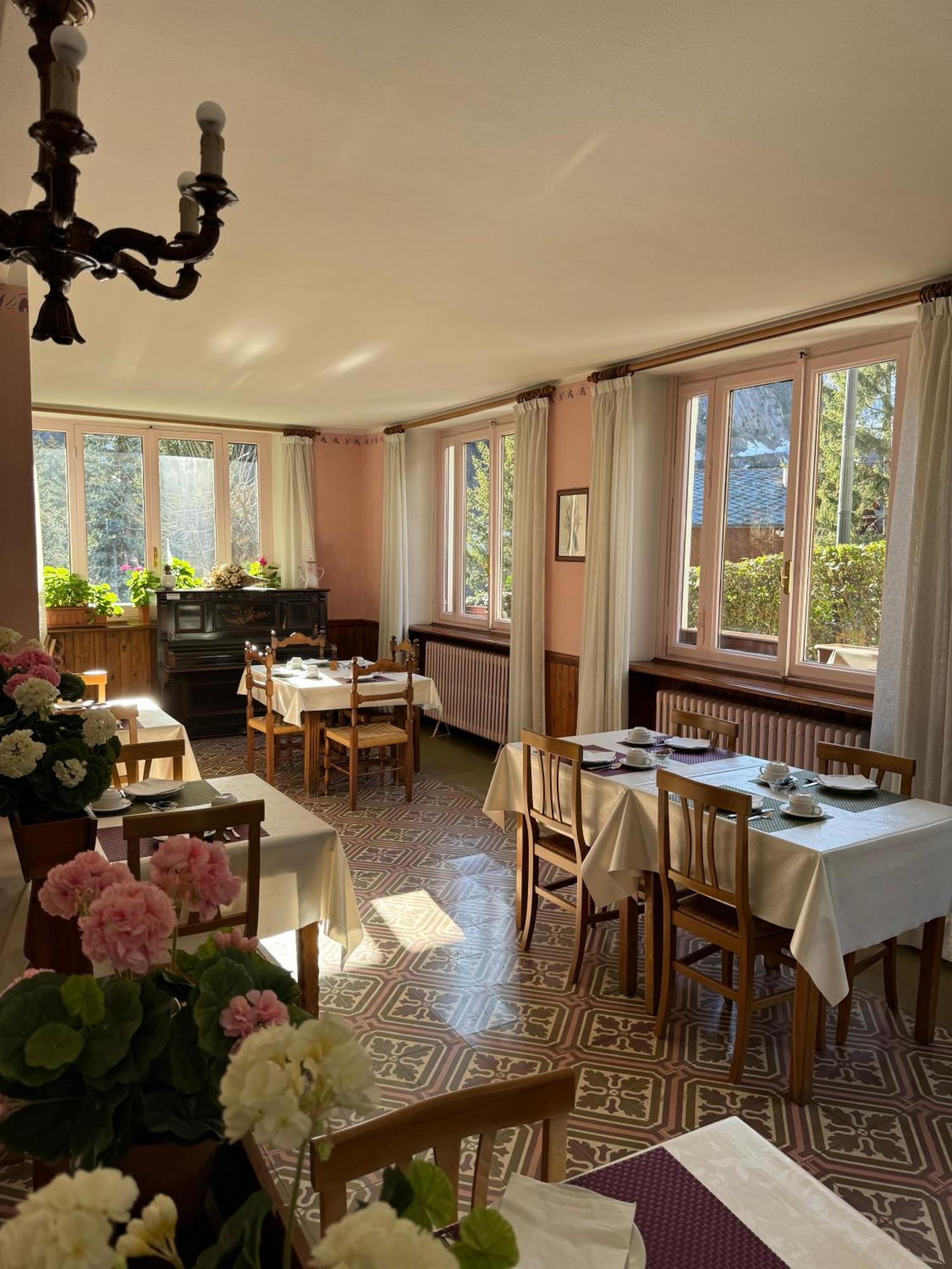 Hotel Aiguille Noire Courmayeur Exterior photo